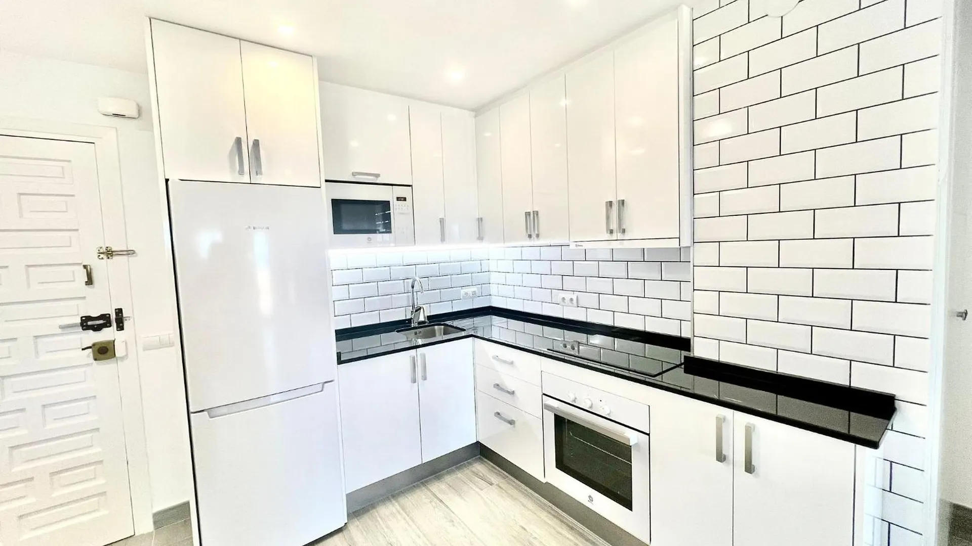 בנאלמדנה Deluxe Front Sea View Apartment Large Terrace ספרד